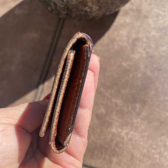 Louis Vuitton Key Holder - Picture 6 of 9